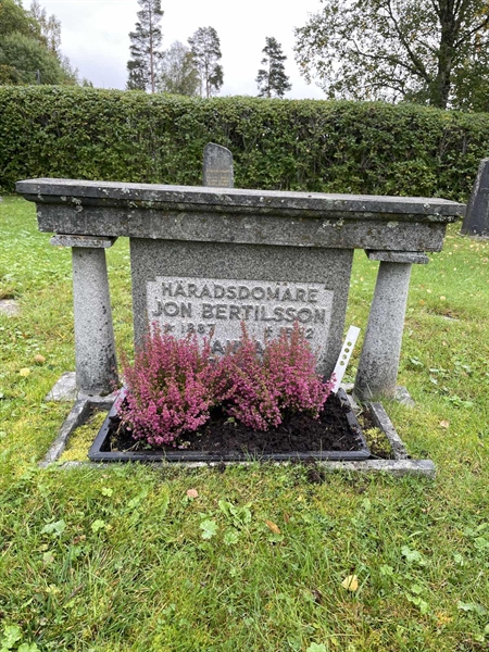Grave number: MV III     7