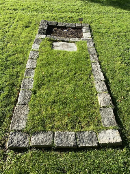 Grave number: 2 H    26