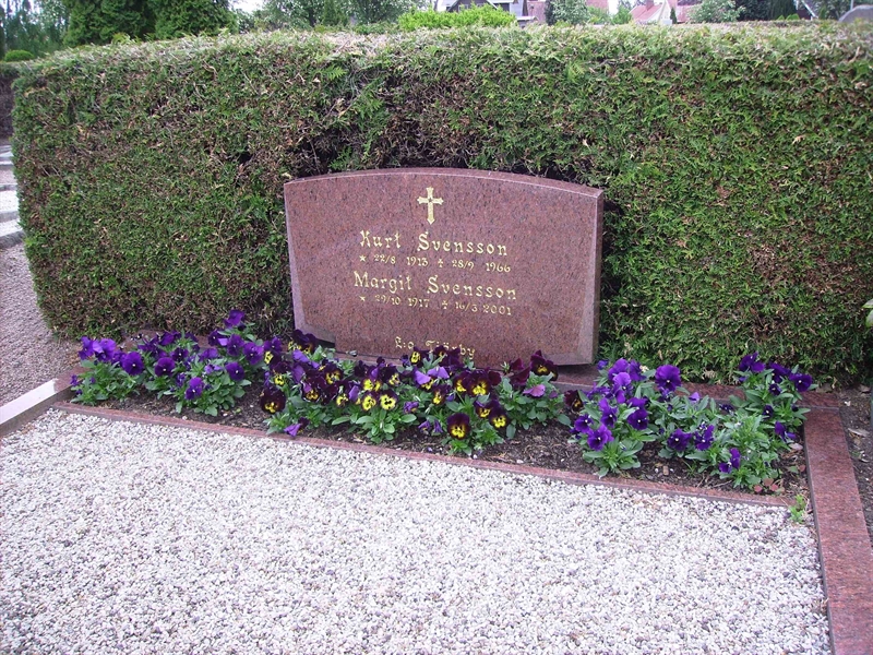 Grave number: LM 2 18  109