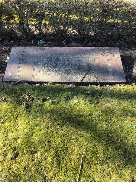 Grave number: FR A    13, 14