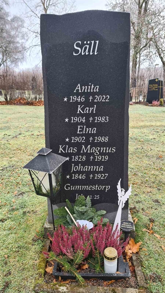 Grave number: M G 14 31-32