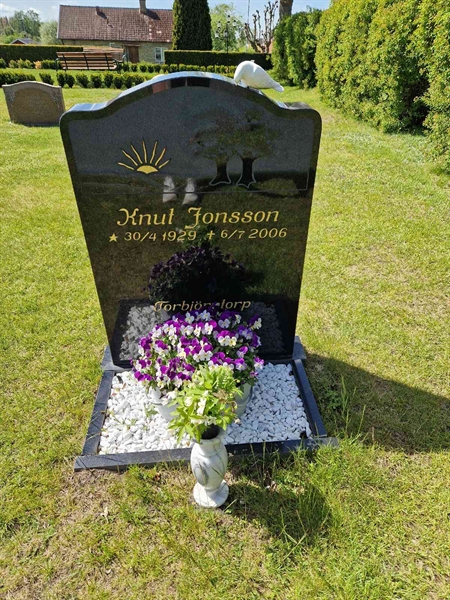 Grave number: 04 E   38, 39