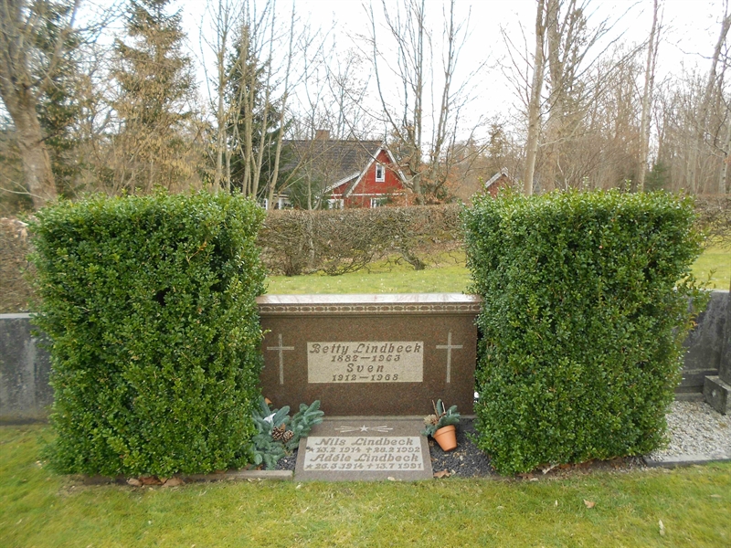 Grave number: NÅ M6   127, 128