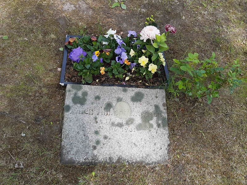 Grave number: KA 14    18
