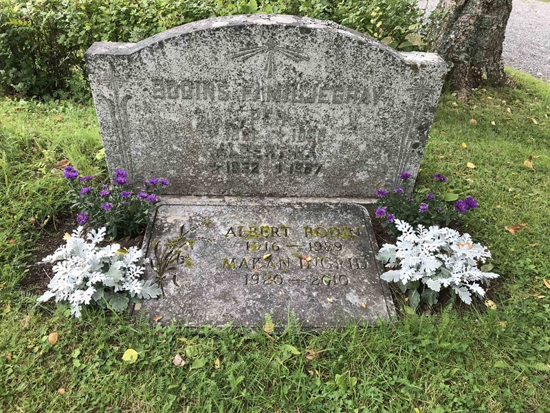 Grave number: UN E   126A, 126b