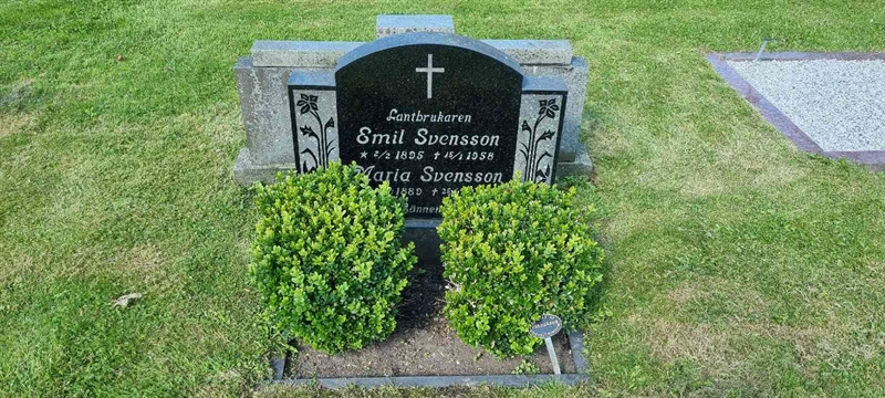 Grave number: SK 1 01  042, 043