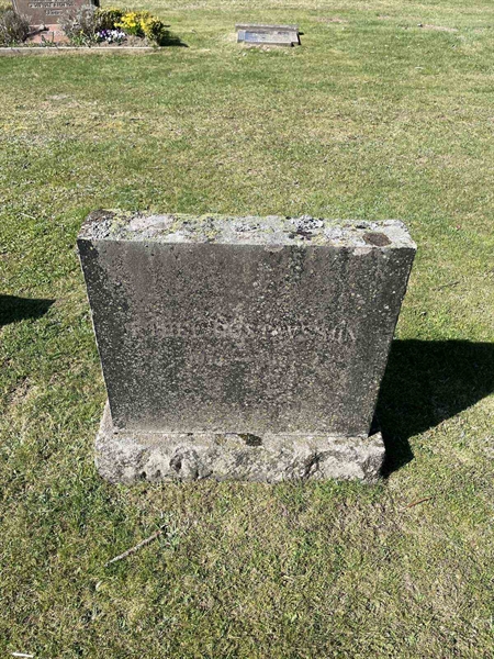 Grave number: L G H    58