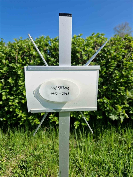 Grave number: 501 24 4892-4893