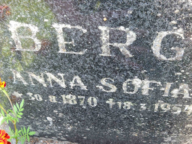Grave number: 3 MB 16 69