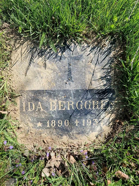 Grave number: 501 17 3302