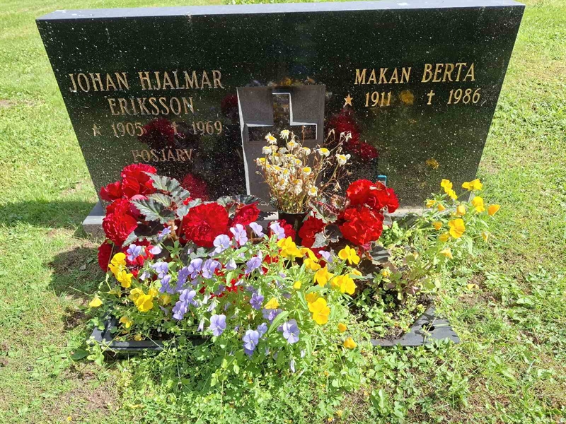 Grave number: 001 2   636