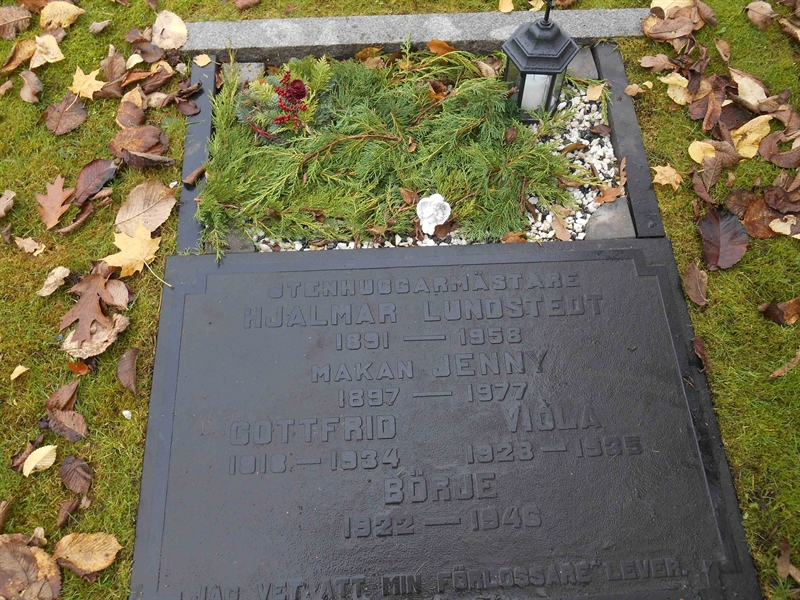 Grave number: Vitt G08   126, 127, 128