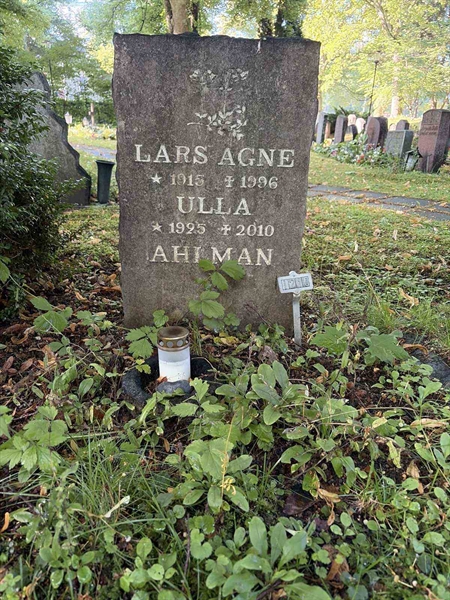 Grave number: 1 I   210