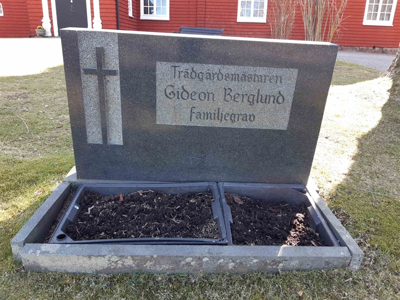 Grave number: HM 19   20, 21