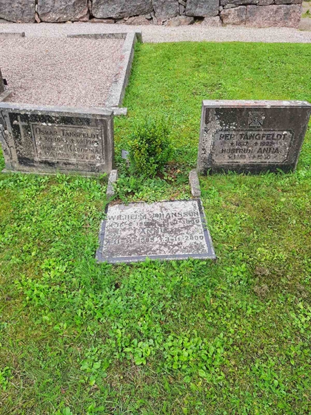 Grave number: 3 01   22
