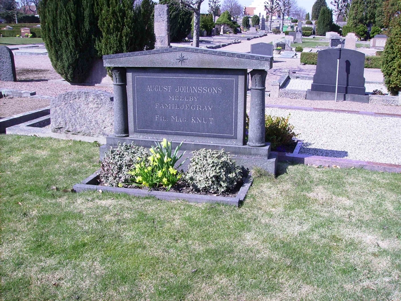 Grave number: LM 3 28  014