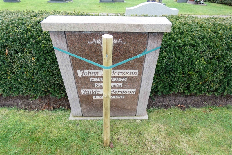 Grave number: TR 3   123