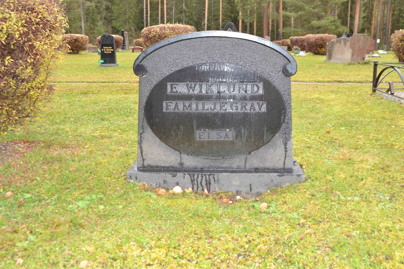Grave number: 4 F   108