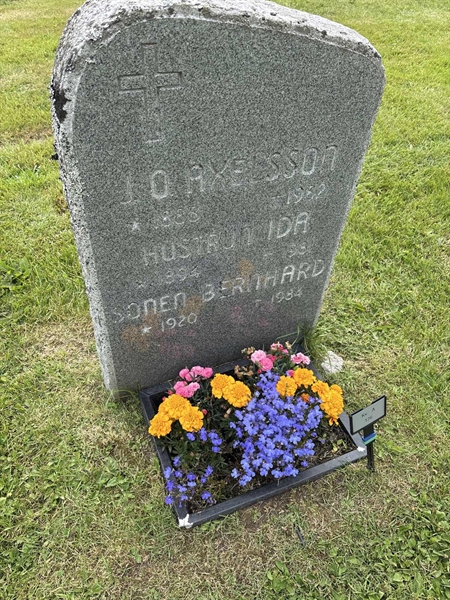 Grave number: 003 A   126