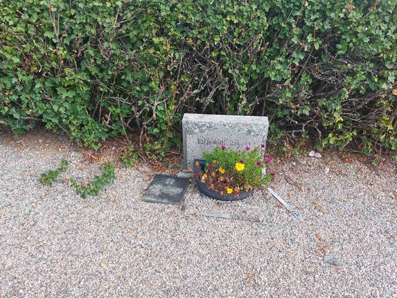 Grave number: K F    48