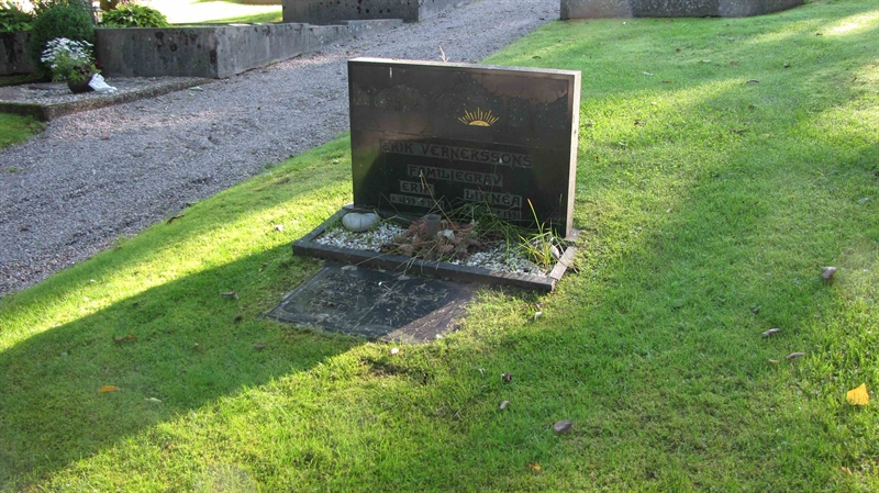 Grave number: HG MÅSEN   494, 495