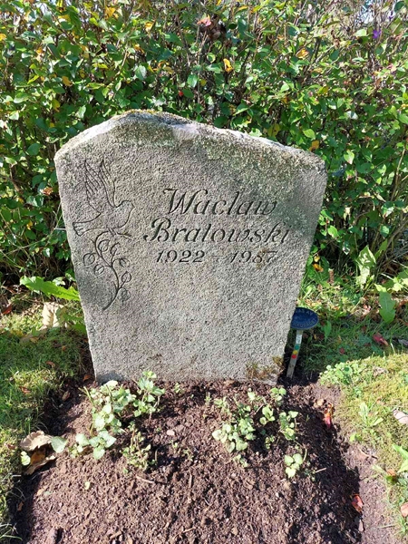 Hautatunnus: 1 L   028