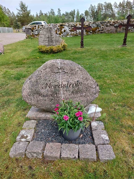 Gravnummer: FB 8 32