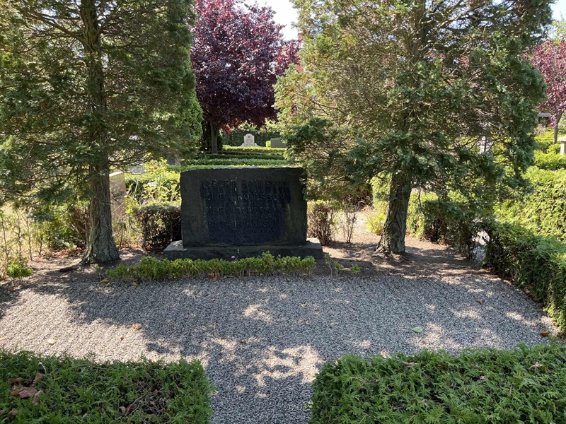 Grave number: NK VI   102