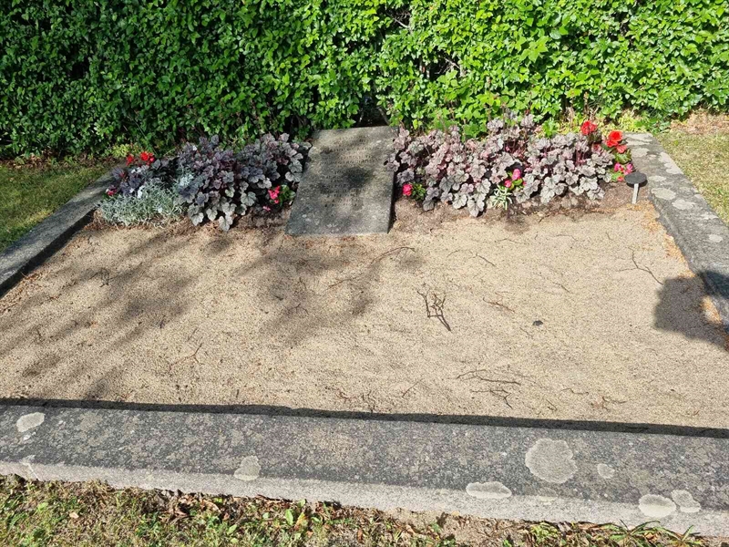 Grave number: 1 07   16