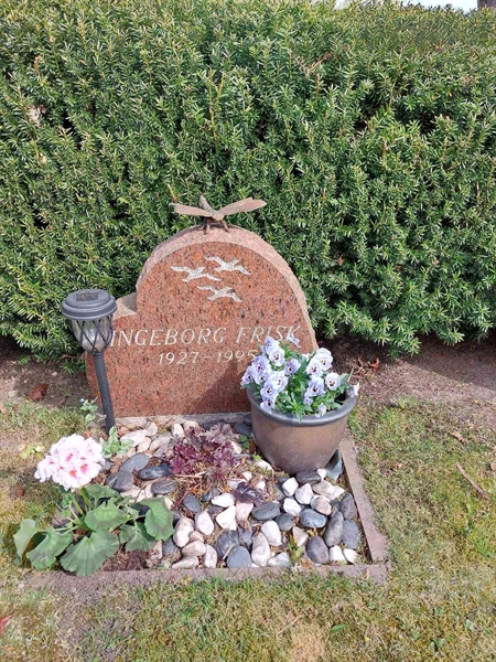 Grave number: HÖ 10   48