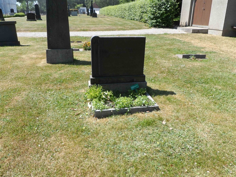 Grave number: ÖH J    20, 21, 22, 30, 31