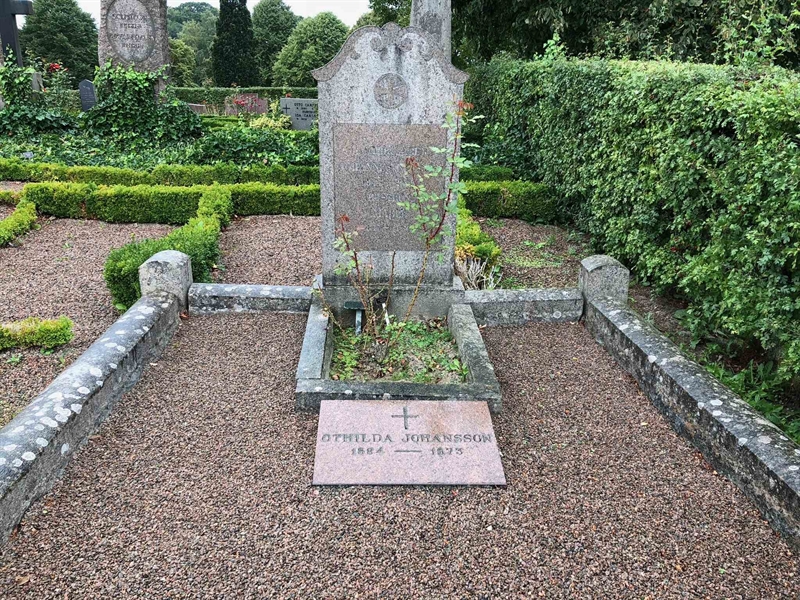 Grave number: Kå 32     9, 10