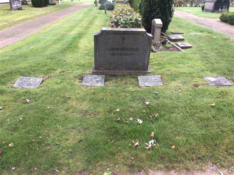 Grave number: 20 F 268-271