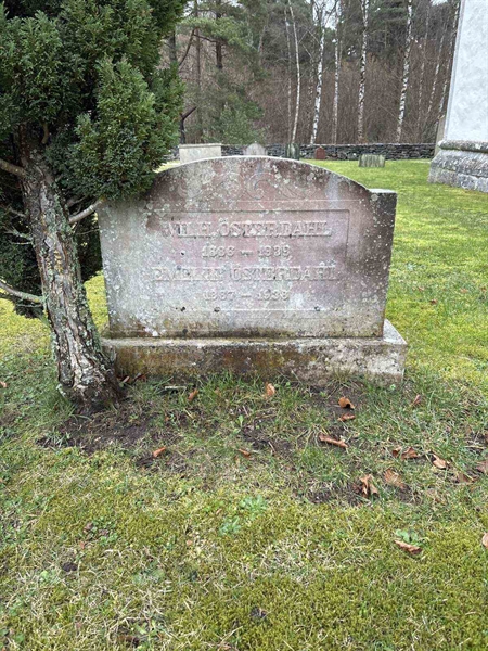 Grave number: L B 52