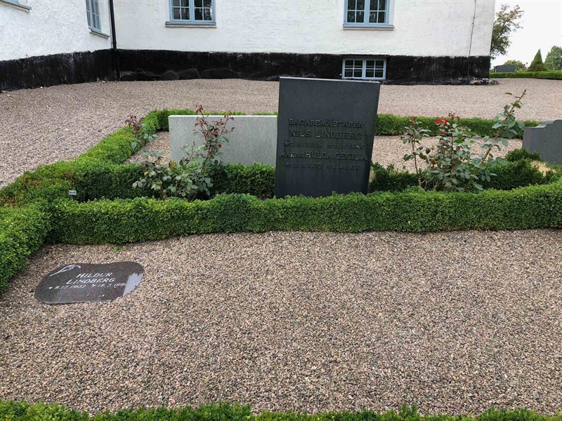 Grave number: Kå 10     2, 3, 4