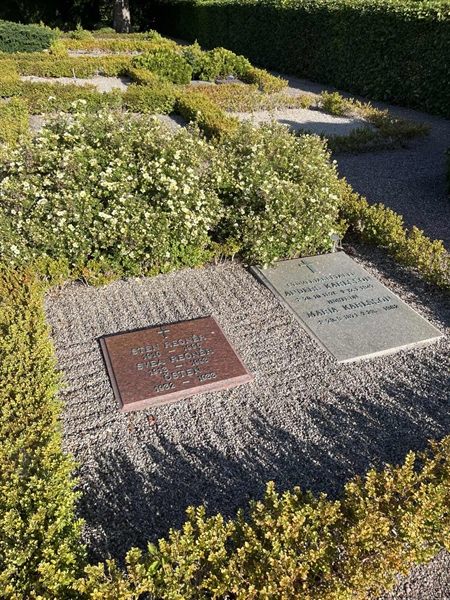 Grave number: NK E 90-91