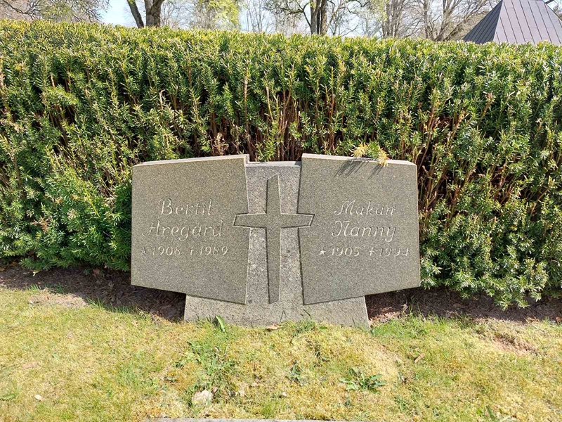 Grave number: HÖ 8   60, 61