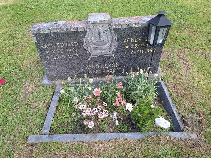 Grave number: 001 2   835