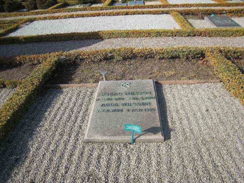 Grave number: NK E 84-85