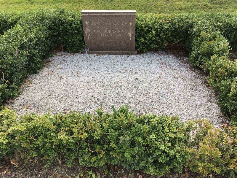 Grave number: 20 D   136-137