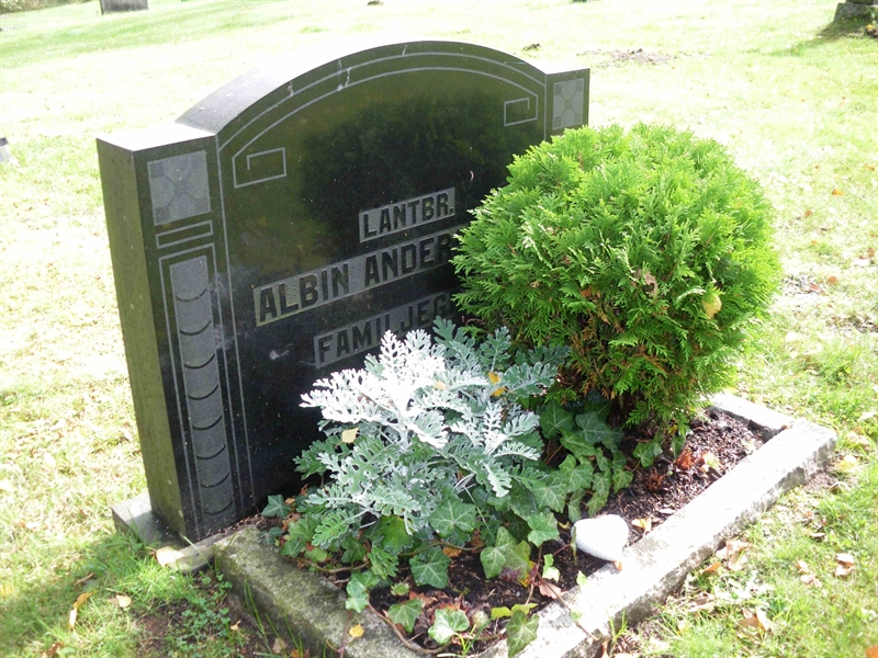 Grave number: SB 06     8