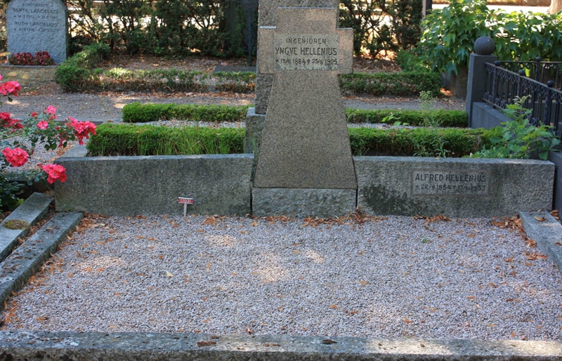 Grave number: Ö 17i    37, 38