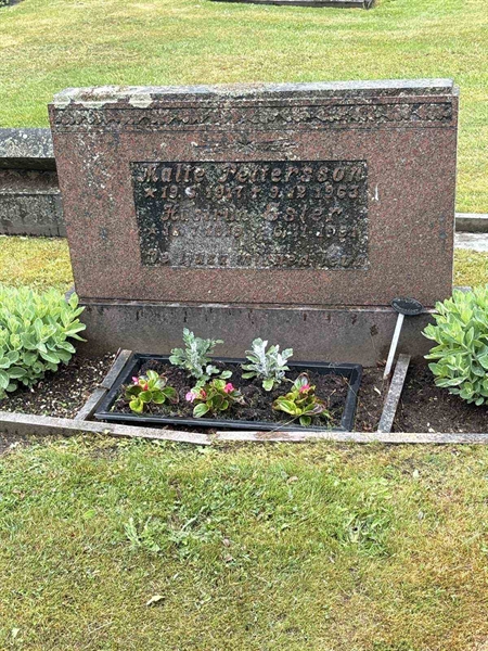 Grave number: SKF D    44, 45