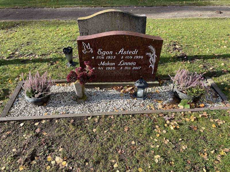 Grave number: VV 5   377, 378