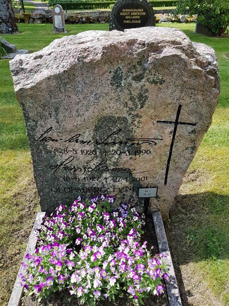 Grave number: kö 01 01    41-42