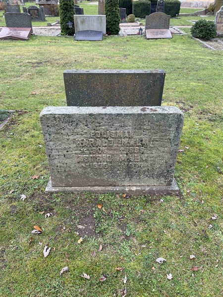 Grave number: VV F    35