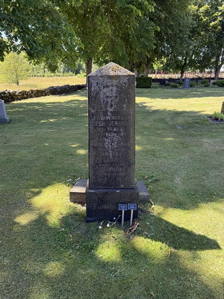 Grave number: TR 3 3    73