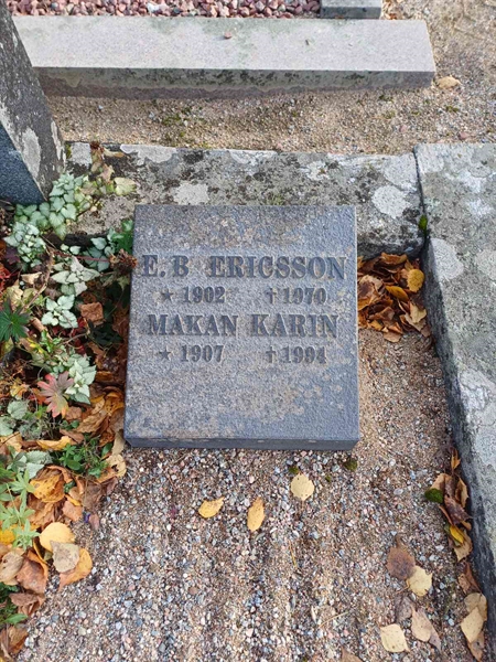 Grave number: JÄ 1 A 1307, 1308, 1309