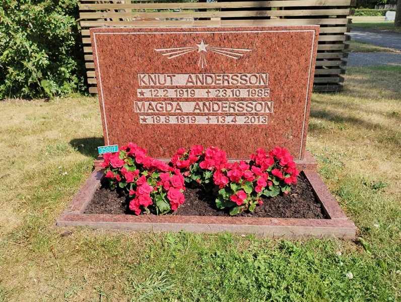 Grave number: NÅ 35    14, 15