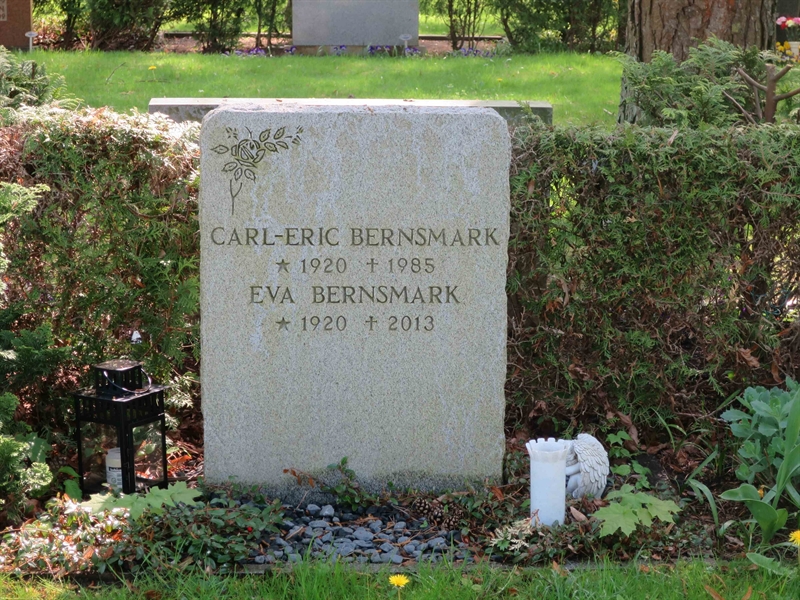 Grave number: HÖB 77    32